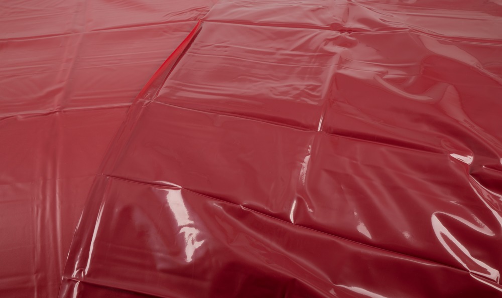 Winylowe, bordowe prześcieradło 200 cm x 230 cm — zdjęcie 5