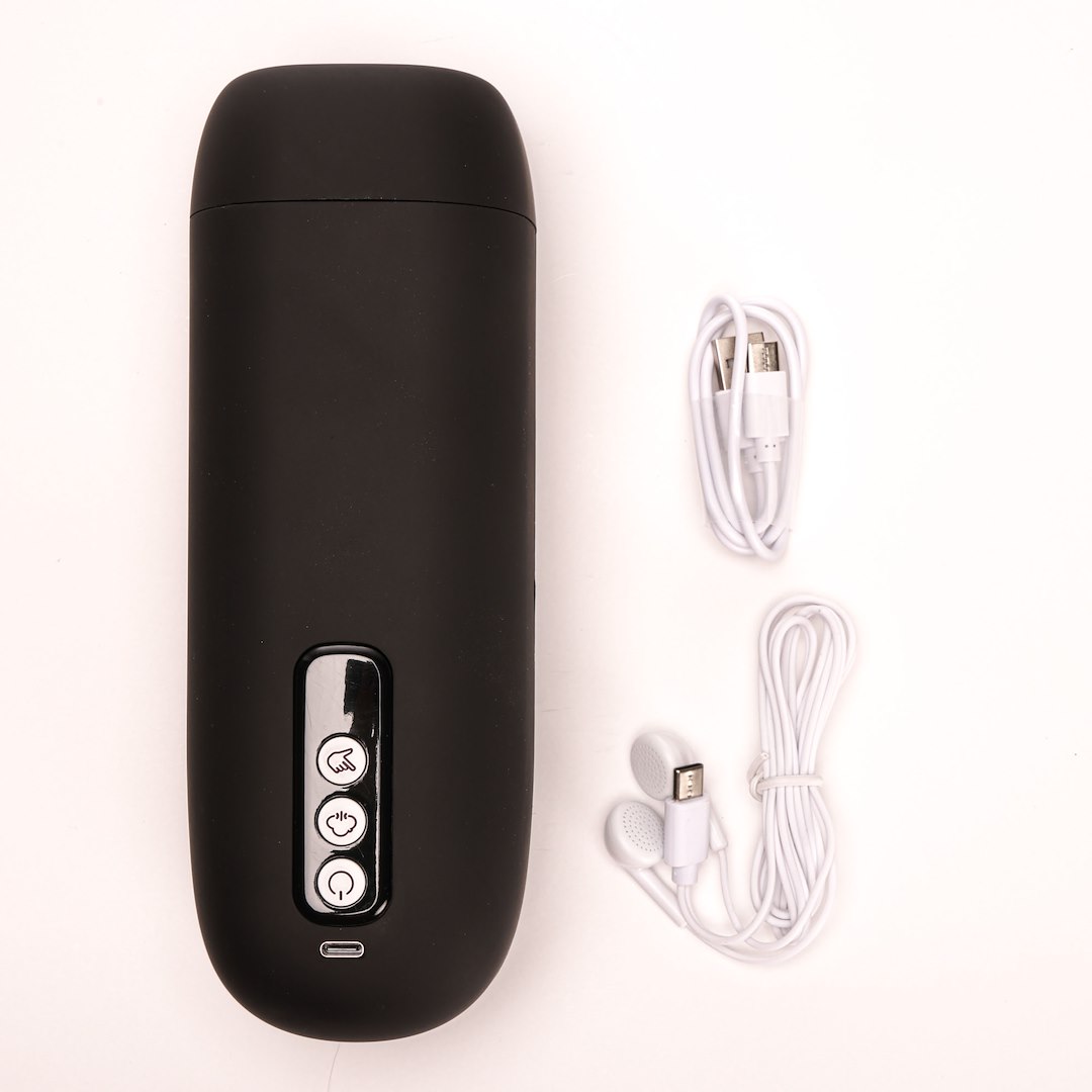 Masturbator Z Wibracją Ssaniem Cyberskóra Ładowany Usb Czarny — zdjęcie 4