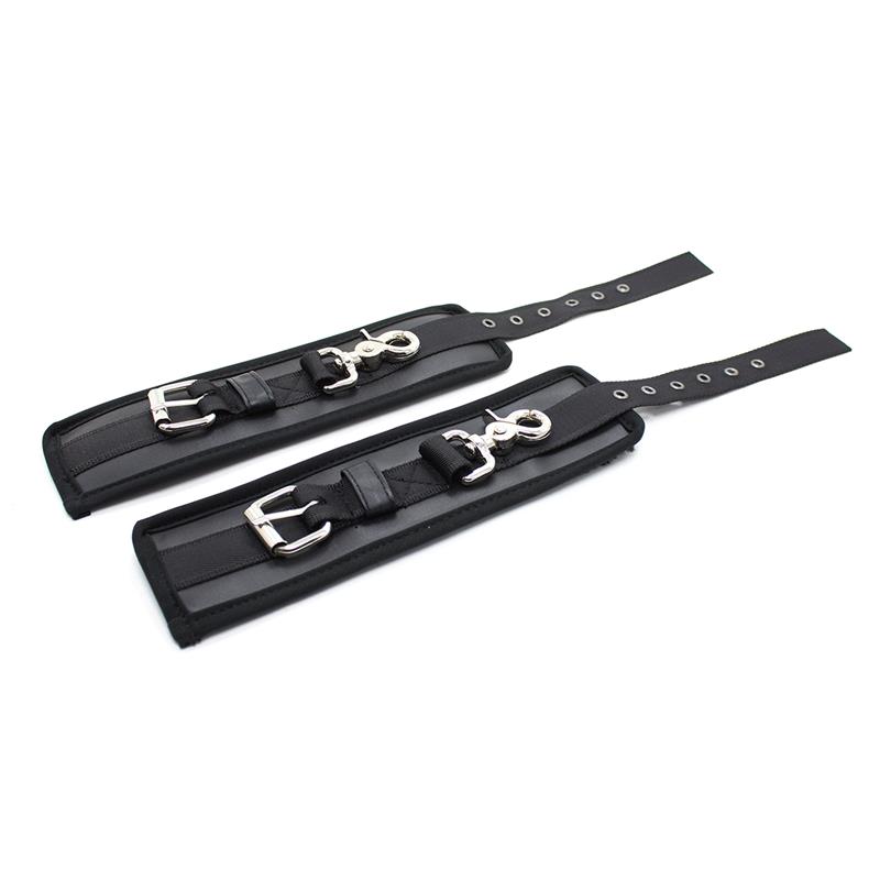 Leather Handcuffs with Big Hoops Black — zdjęcie 5