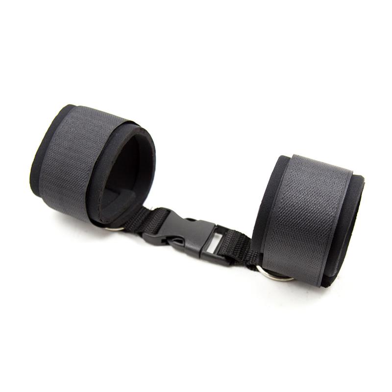 LATETOBED BDSM LINE Neoprene Handcuffs with Veldro Black — zdjęcie 5
